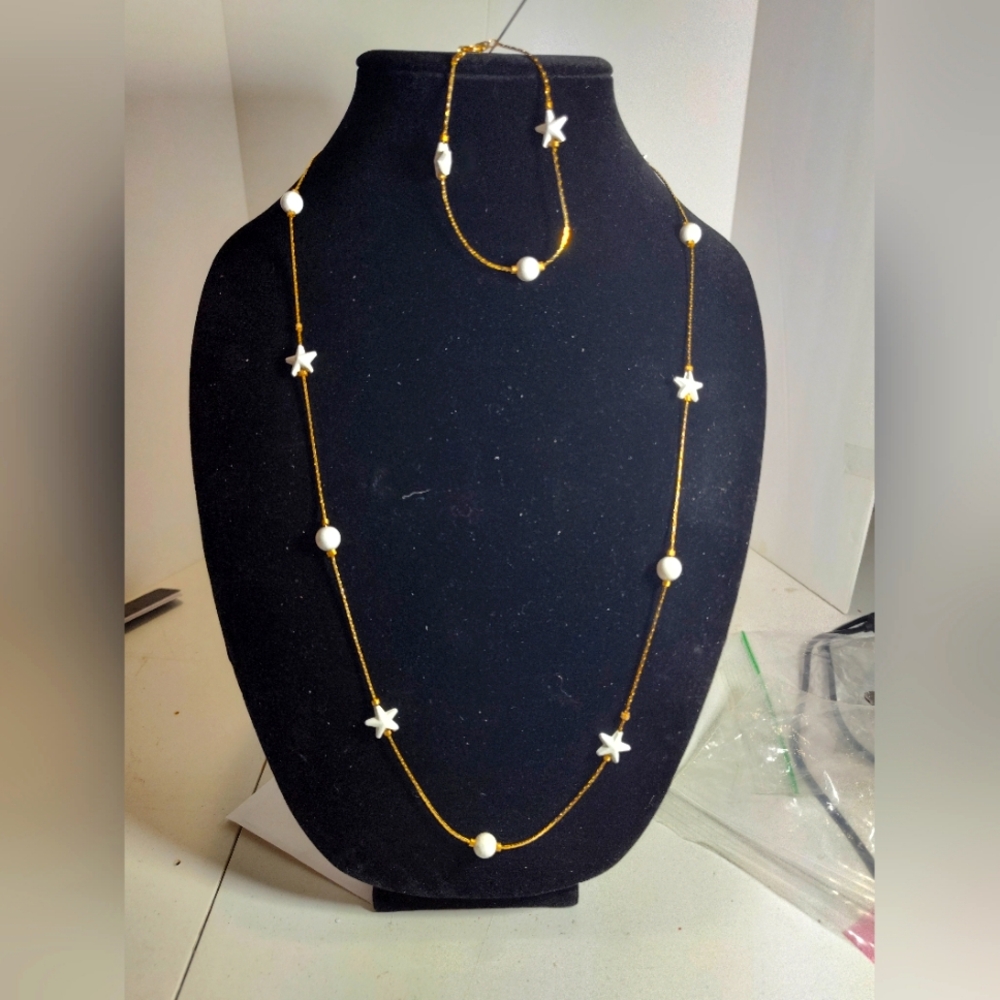 Elegant Gold and White Star Necklace Bracelet Set. NWOT